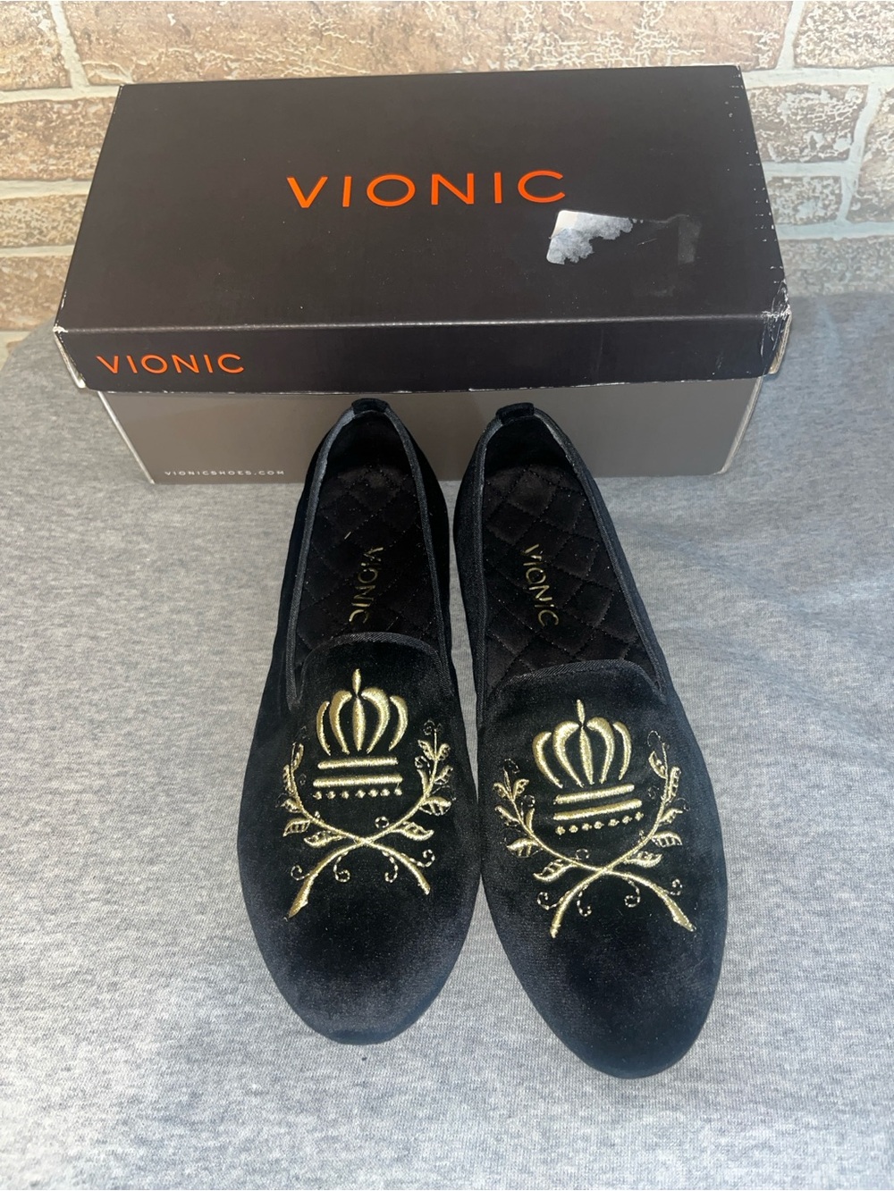 Vionic Black Snug Romi shoe size 7